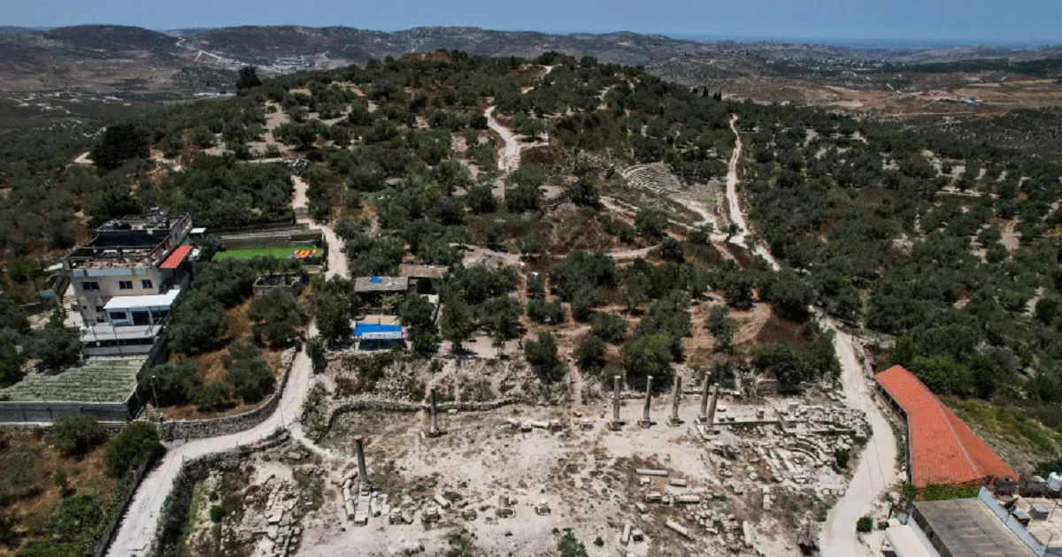 فلسطينيون وحقوقيون اسرائيليون ينددون بمساعي الاحتلال للسيطرة على مواقع أثرية بسبسطية 